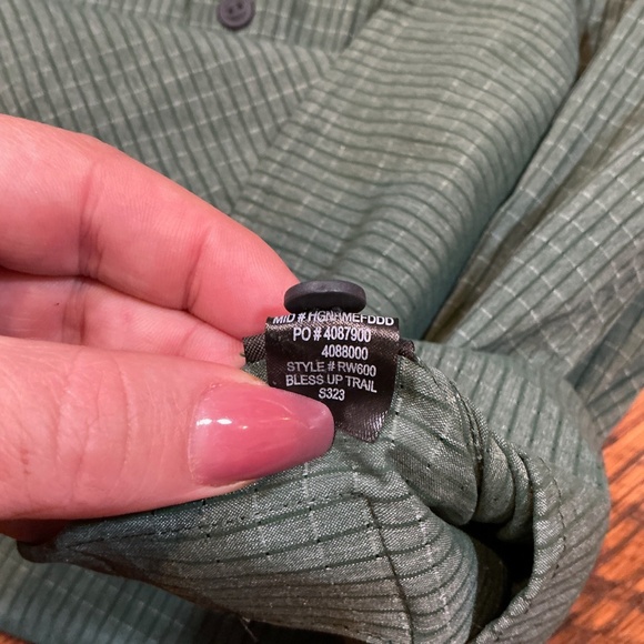 Roark Run Amok Bless Up Trail Shirt Green Grid Men’s M | Performance Travel - Picture 11 of 11